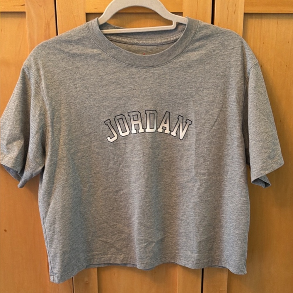 Jordan Gray cropped, loose fit Tee